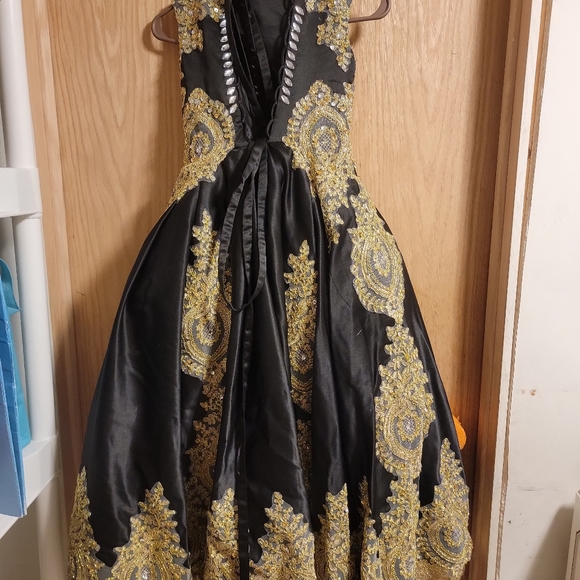 Girls black and gold formal gown - Picture 4 of 4